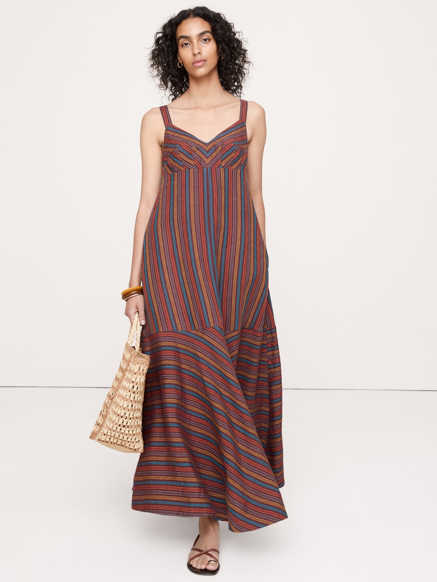 L'image numéro 1 présente Robe longue en lin à taille empire