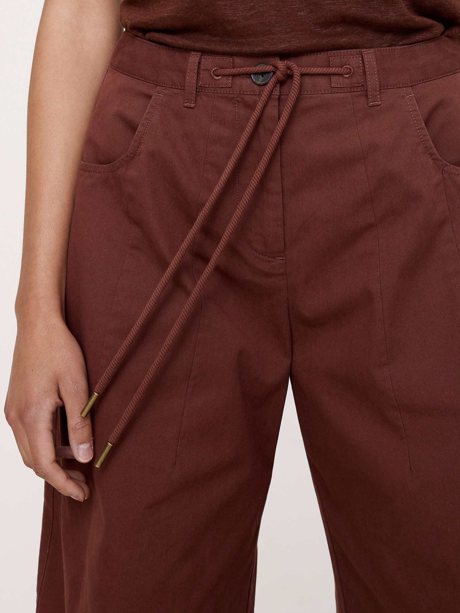 L'image numéro 4 présente Pantalon coupe baril taille mi-basse en popeline de coton