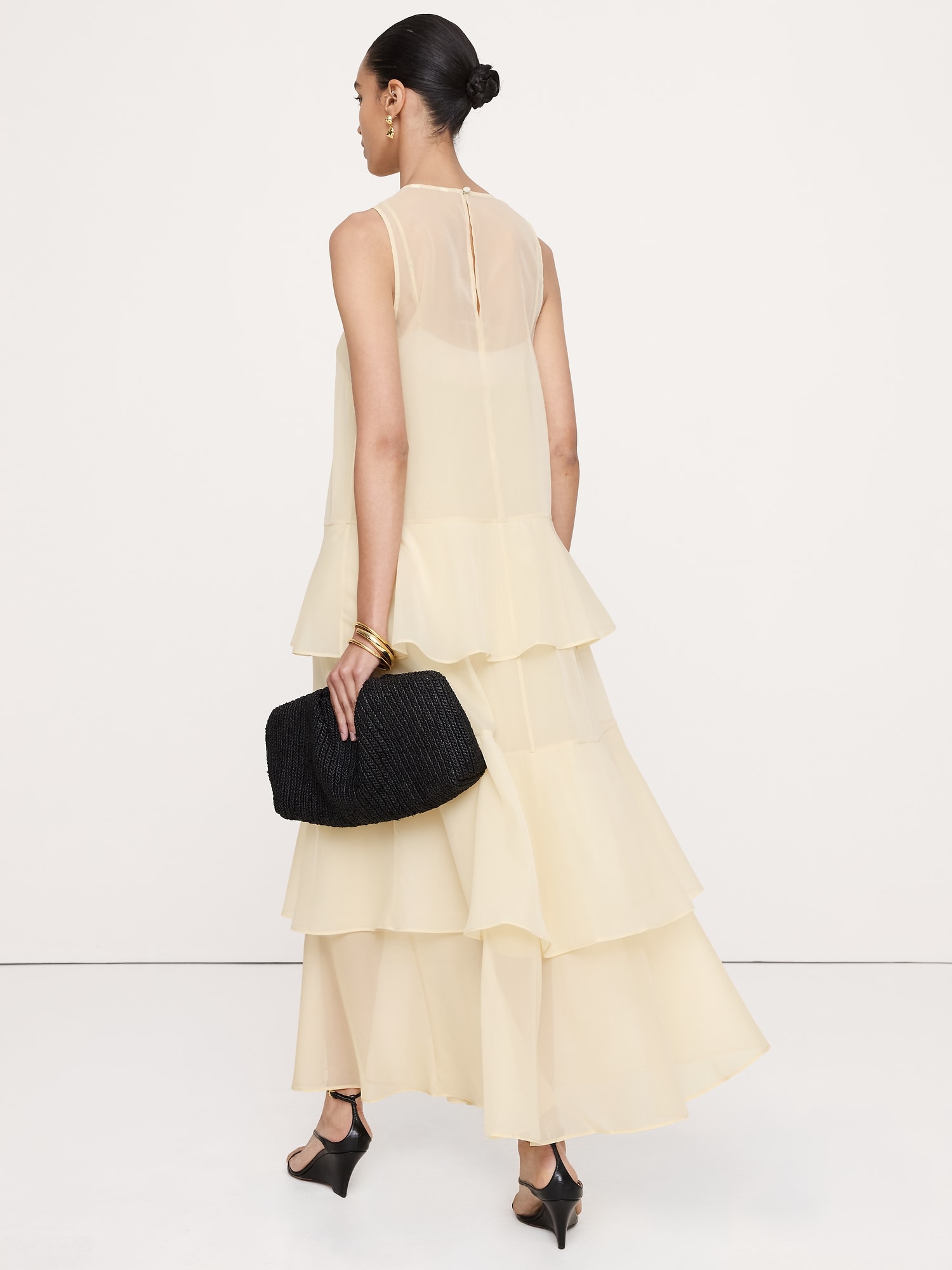L'image numéro 3 présente Robe longue étagée en organza