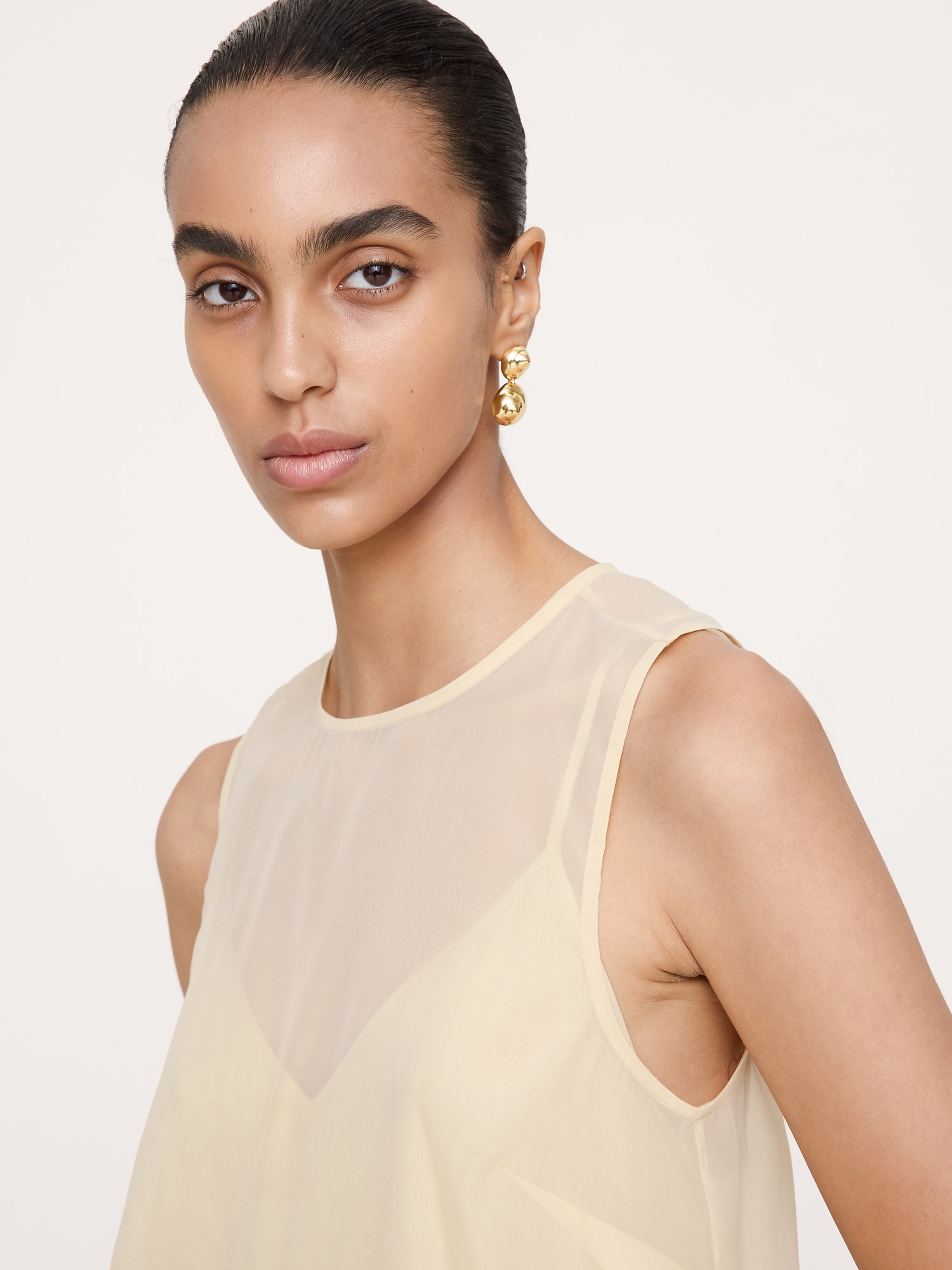 L'image numéro 4 présente Robe longue étagée en organza
