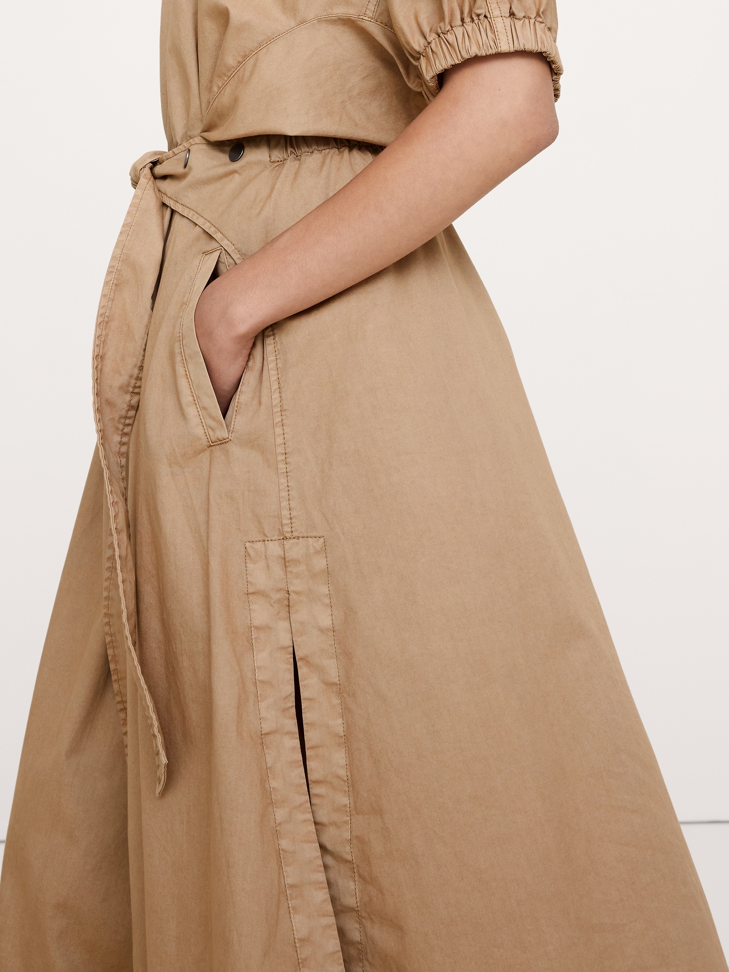 L'image numéro 8 présente Robe mi-longue à manches bouffantes en sergé de coton