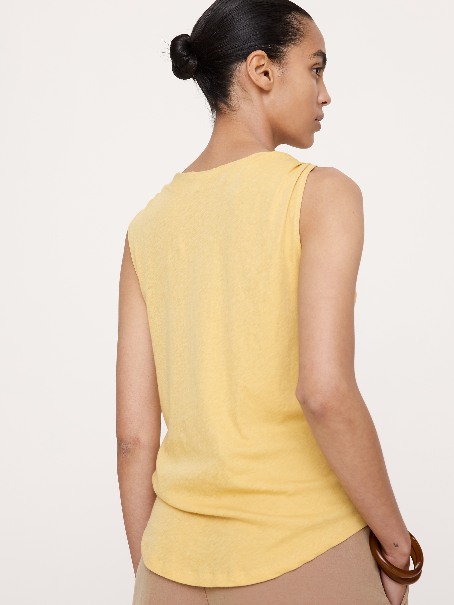 L'image numéro 2 présente Camisole torsadée en coton et en soie