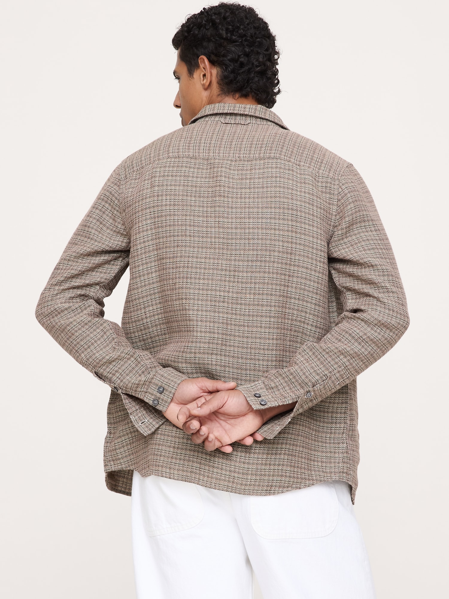 L'image numéro 3 présente Chemise de coupe standard en mélange de lin et coton texturé