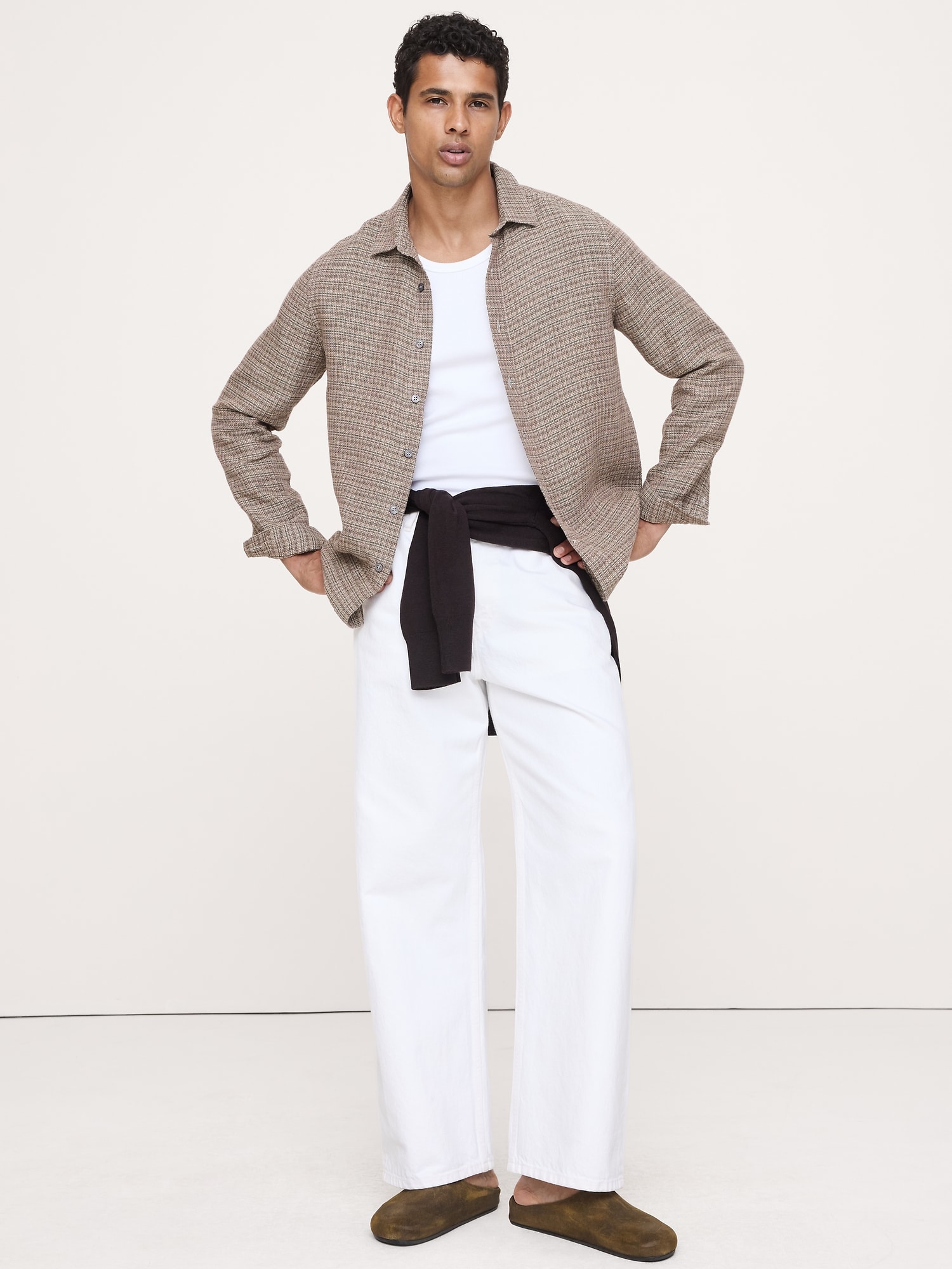 L'image numéro 4 présente Chemise de coupe standard en mélange de lin et coton texturé