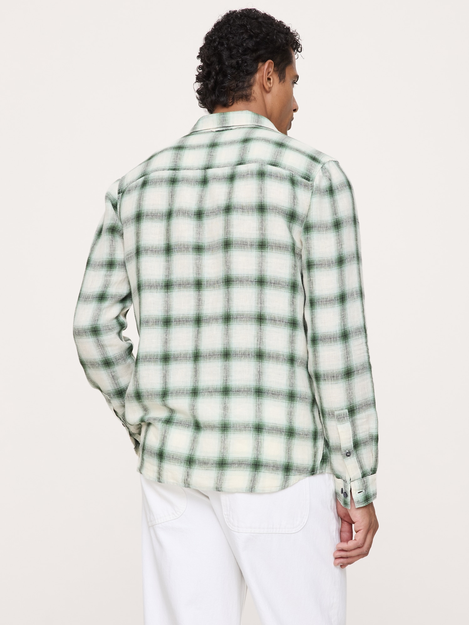 L'image numéro 3 présente Chemise à coupe standard en lin et coton à carreaux