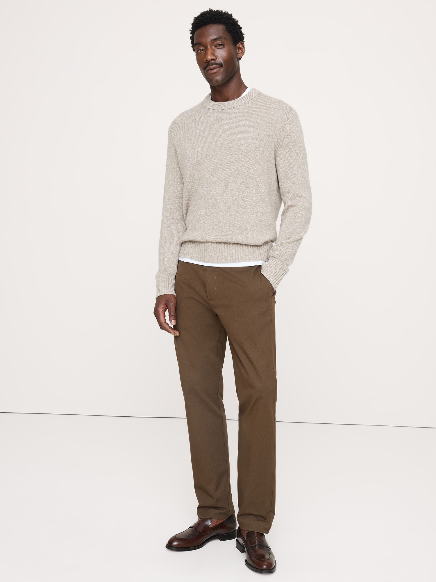 L'image numéro 1 présente Chino étroit en tissu italien extensible