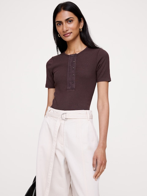 HAUT À ENCOLURE HENLEY EN TRICOT CÔTELÉ