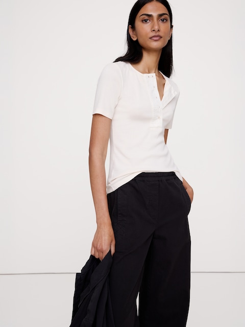 HAUT À ENCOLURE HENLEY EN TRICOT CÔTELÉ