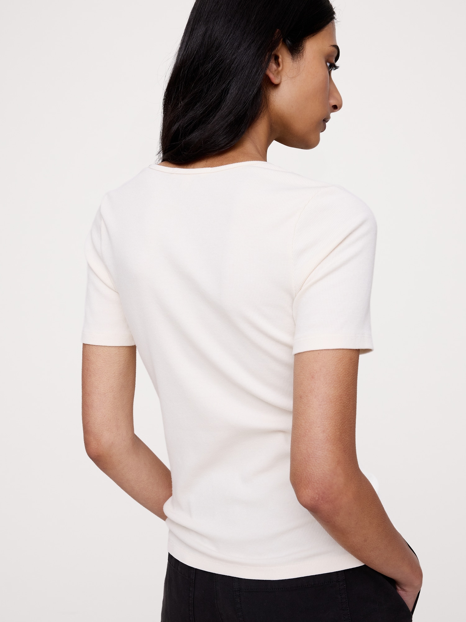 L'image numéro 2 présente Haut à encolure henley en tricot côtelé