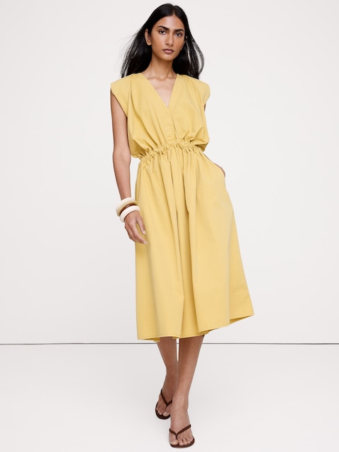ROBE À TAILLE CINTRÉE EN SERGÉ