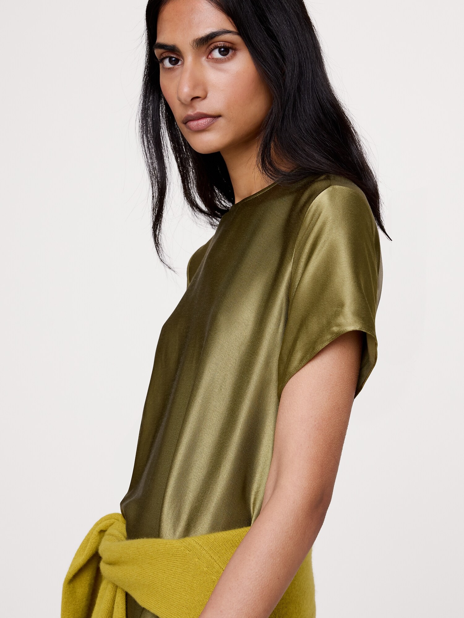 L'image numéro 4 présente Robe trapèze en satin italien