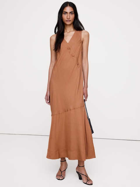 ROBE MI-LONGUE BOUTONNÉE EN SERGÉ FLUIDE