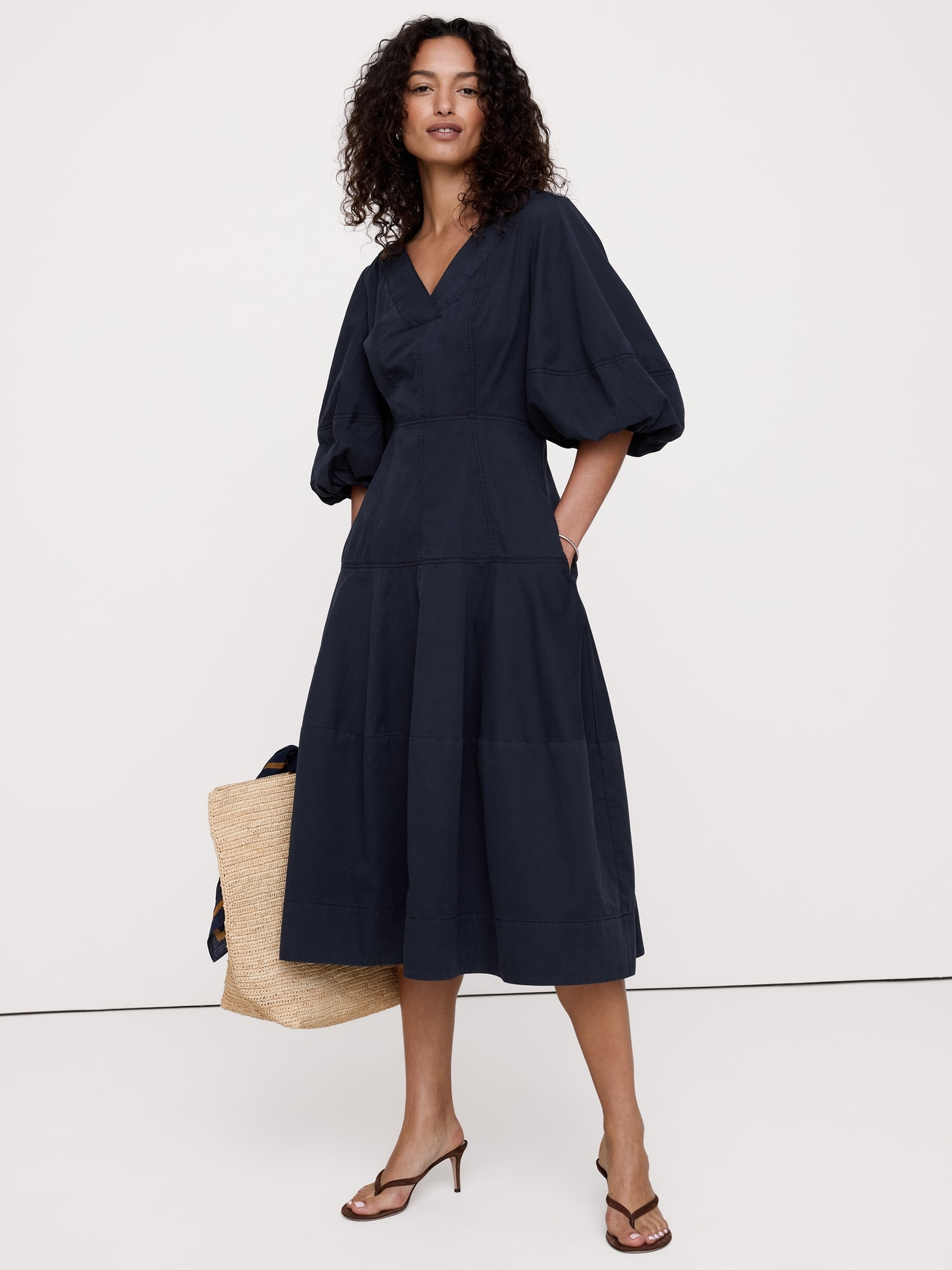 L'image numéro 1 présente Robe mi-longue coupe baril en sergé de coton