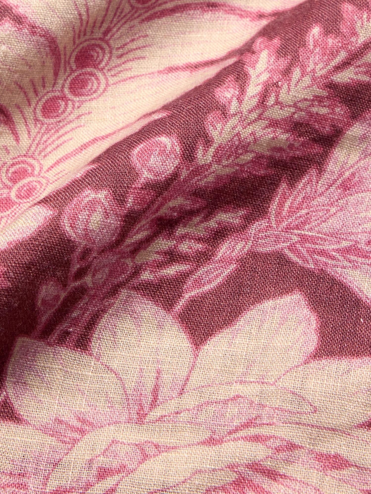 L'image numéro 5 présente Chemise de vacances classique en lin à motif floral à coupe standard