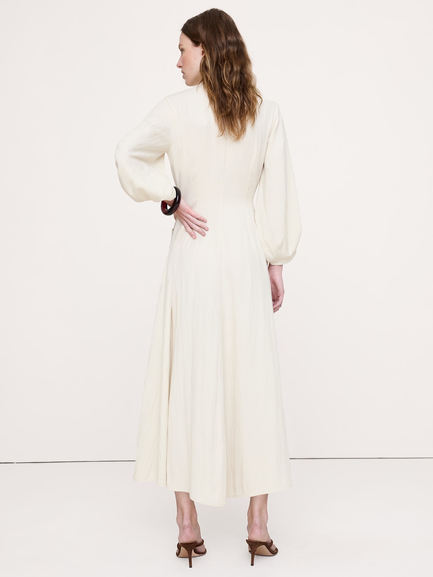 L'image numéro 5 présente Robe longue boutonnée en sergé fluide