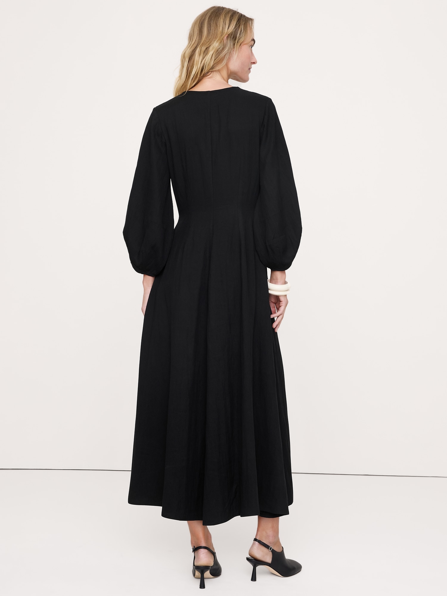 L'image numéro 3 présente Robe longue boutonnée en sergé fluide