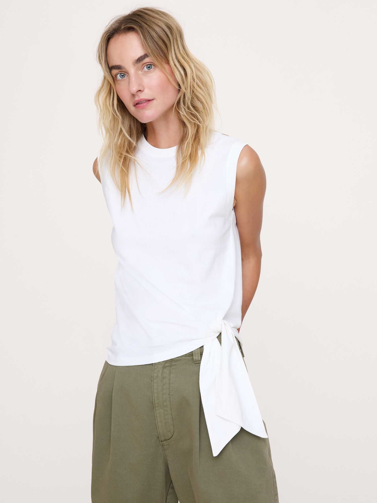L'image numéro 3 présente Camisole rétro en coton à ourlet noué
