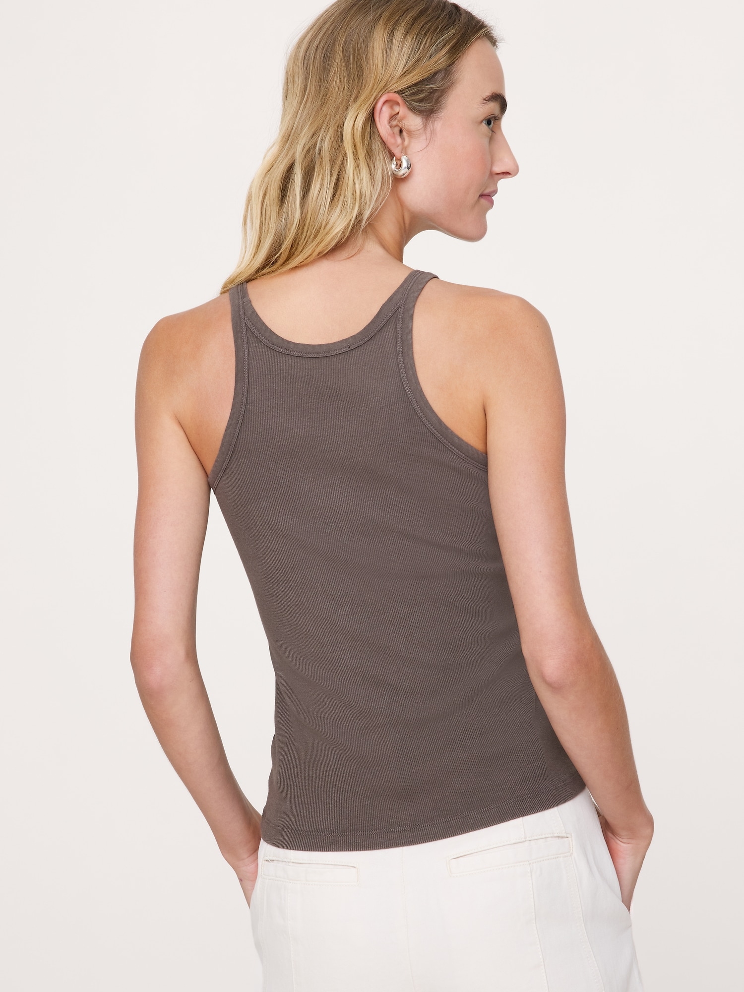 L'image numéro 2 présente Camisole à encolure dégagée en tricot côtelé