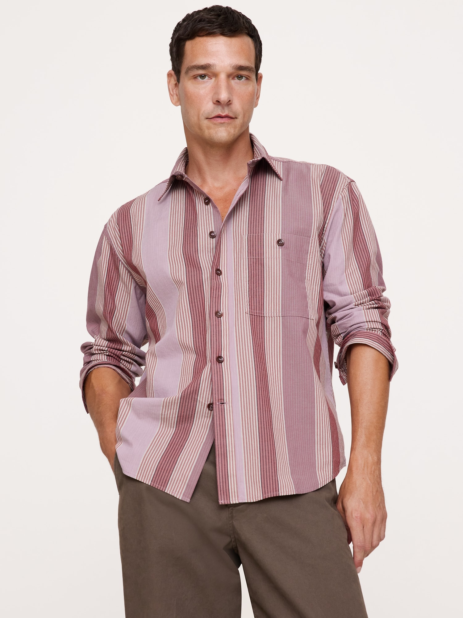 L'image numéro 1 présente Chemise décontractée en popeline de coton délavée