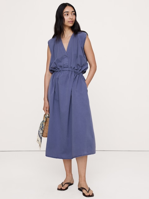 ROBE À TAILLE CINTRÉE EN SERGÉ