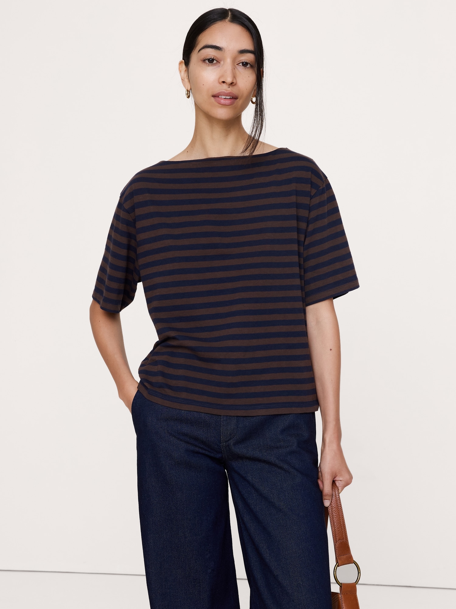 L'image numéro 1 présente T-shirt à encolure bateau en coton flammé