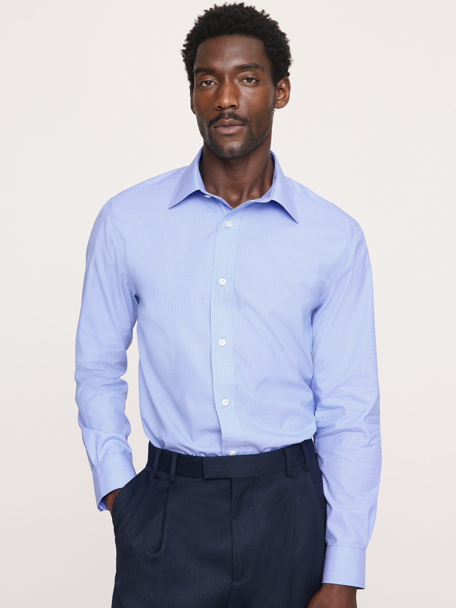 L'image numéro 1 présente Chemise habillée standard infroissable