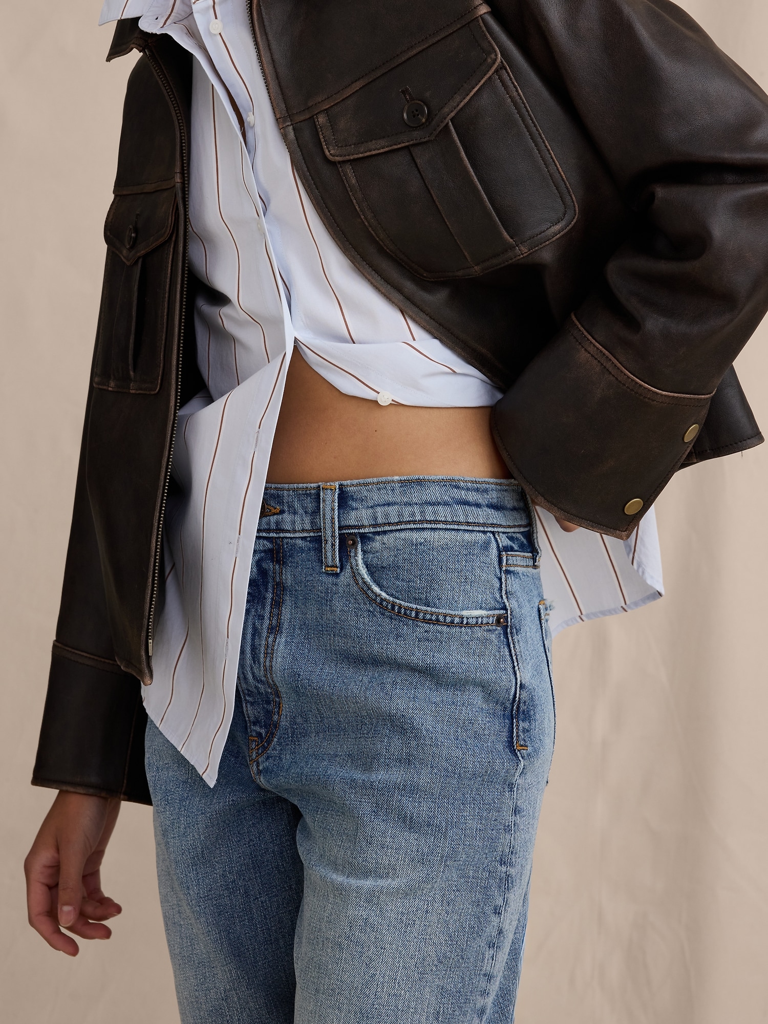 Image number 6 showing, Mid-Rise Barrel Crop Jean