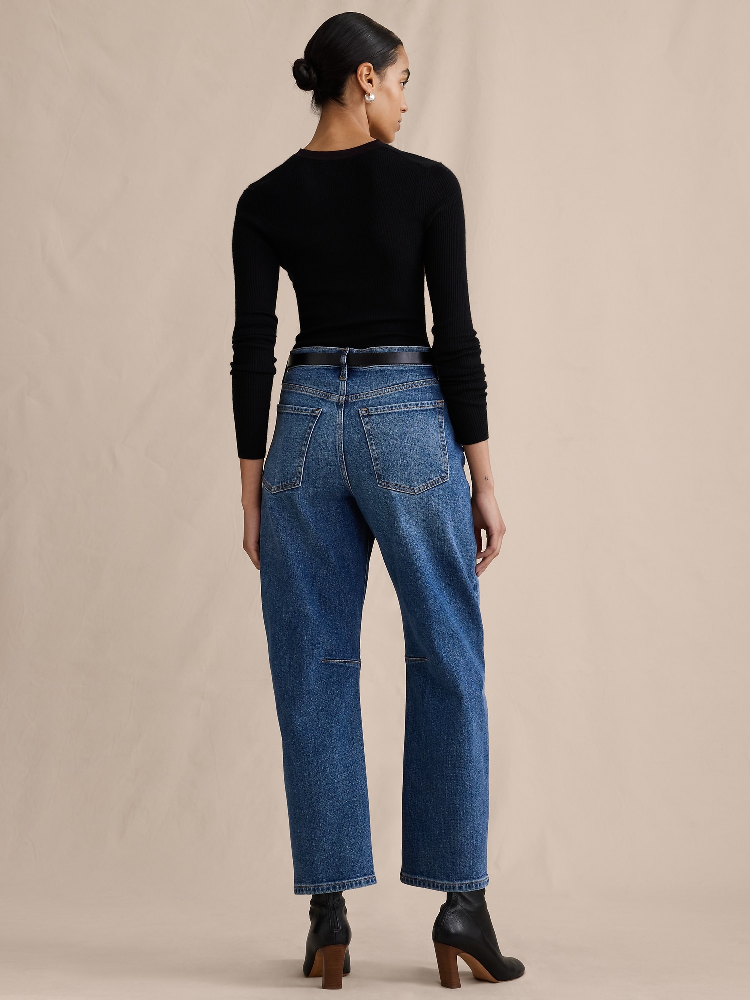 Image number 2 showing, Mid-Rise Barrel Crop Jean
