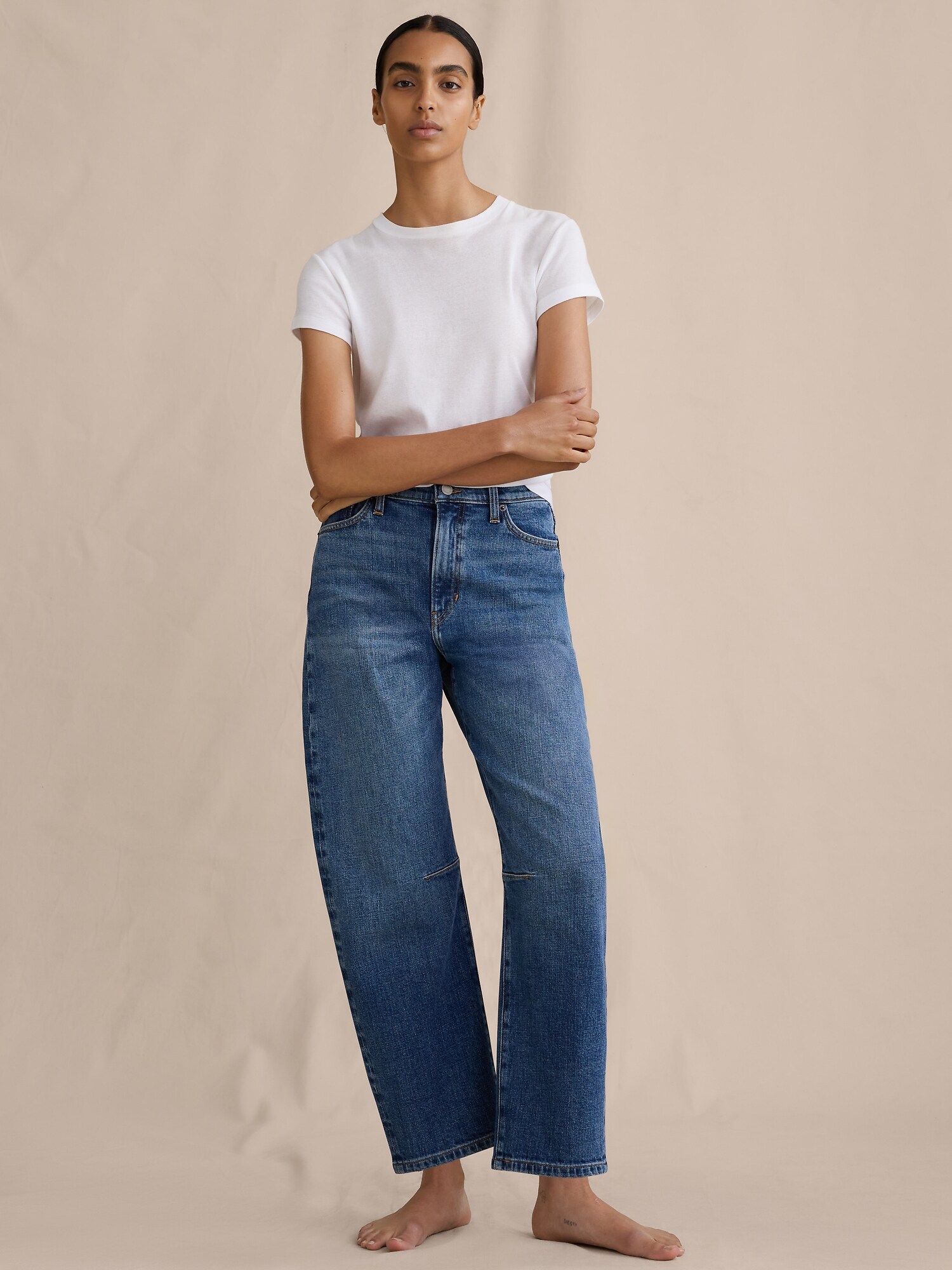 Image number 4 showing, Mid-Rise Barrel Crop Jean