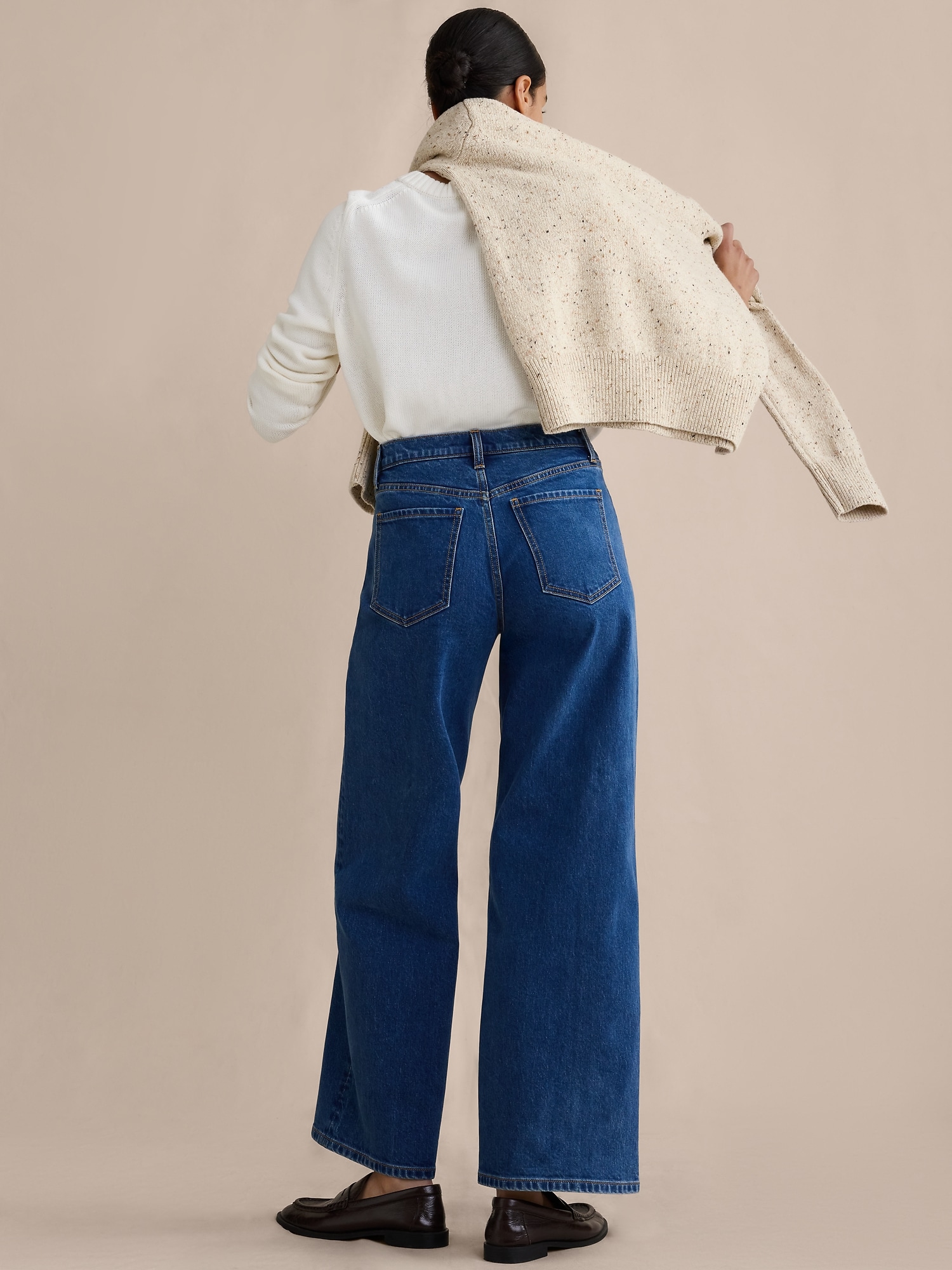 L'image numéro 3 présente Le célèbre jean classique à jambe large