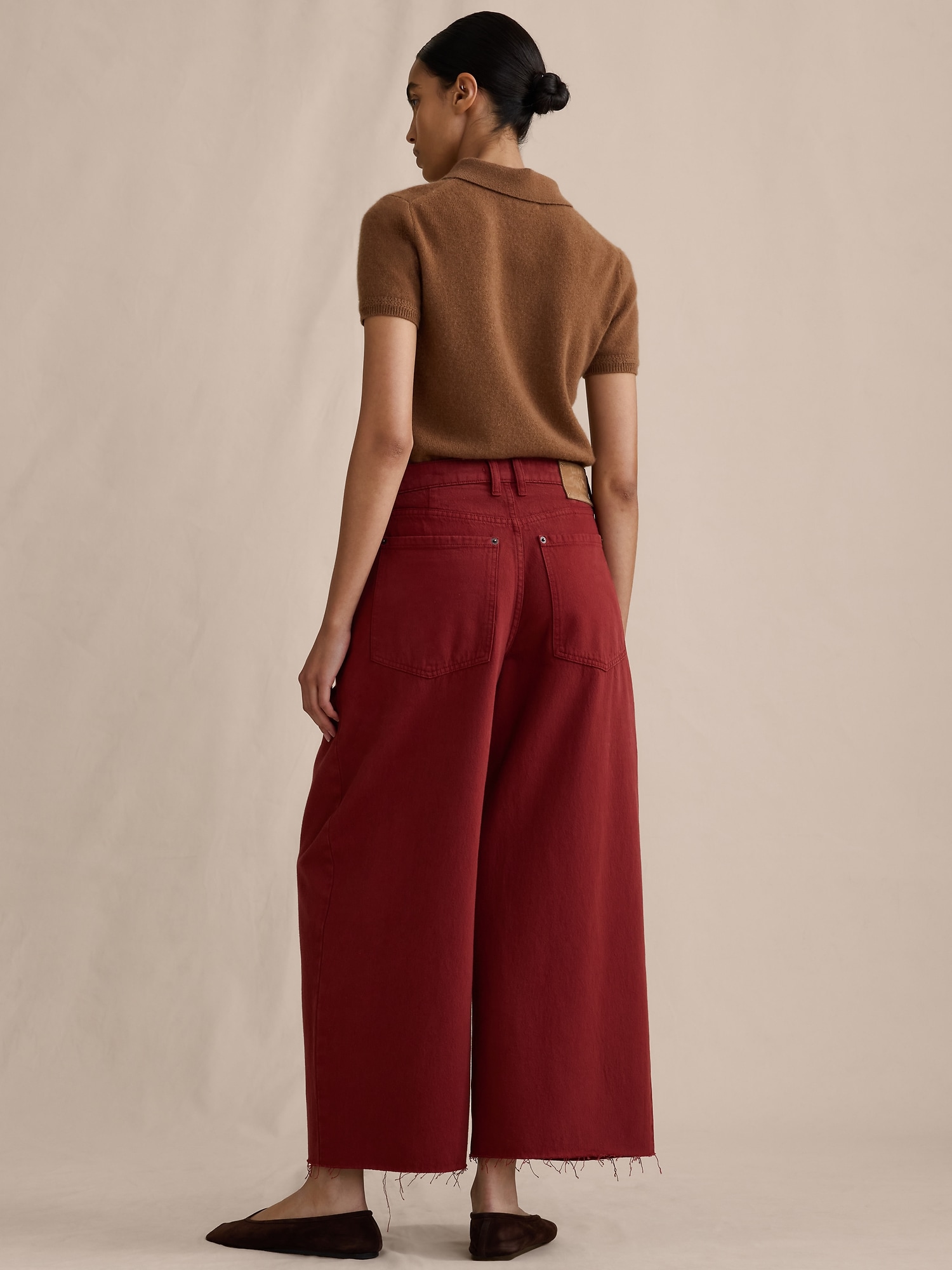 Image number 8 showing, Mid-Rise Loose Pleated Crop Jean