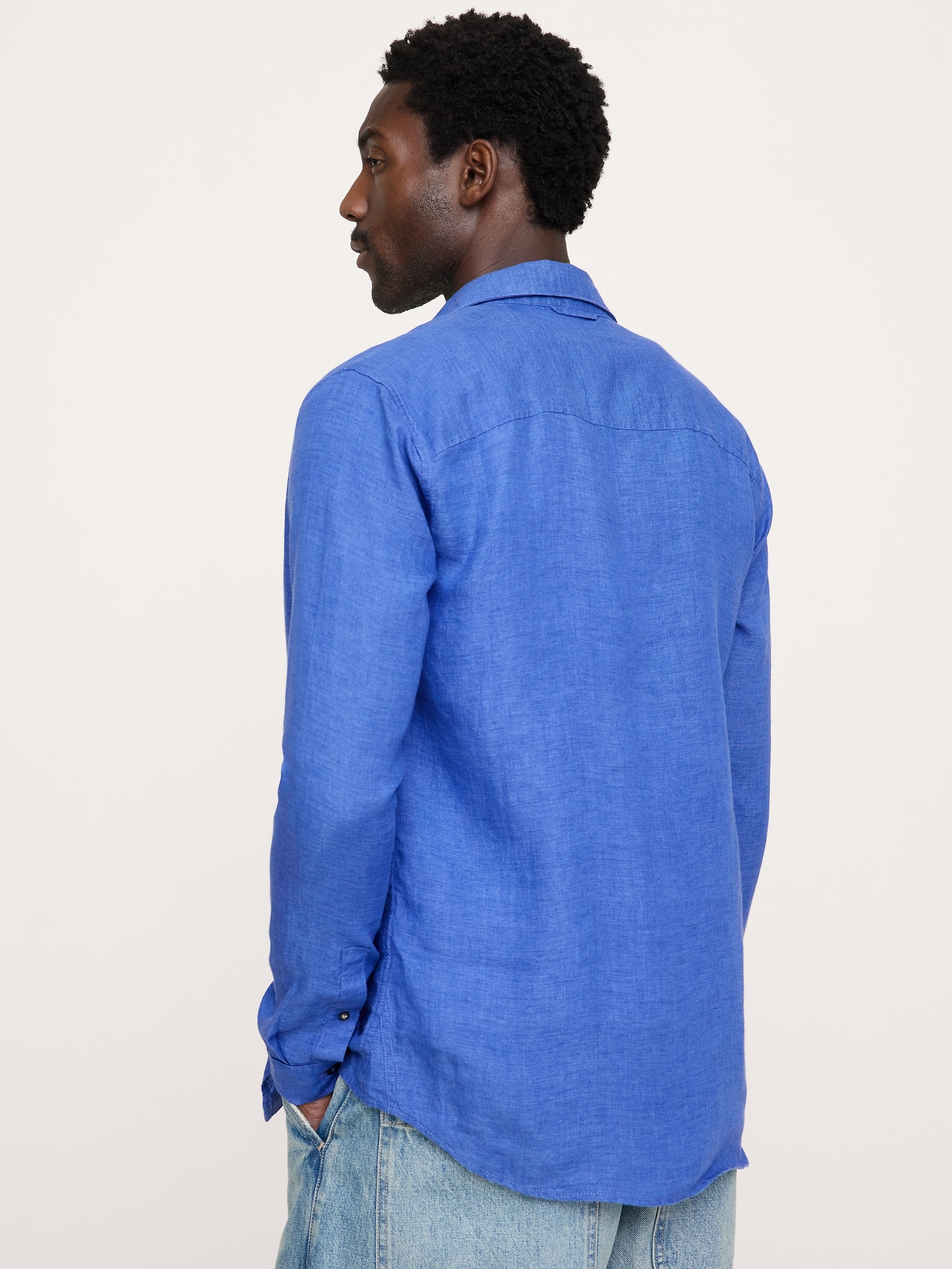 L'image numéro 2 présente Chemise ajustée en lin