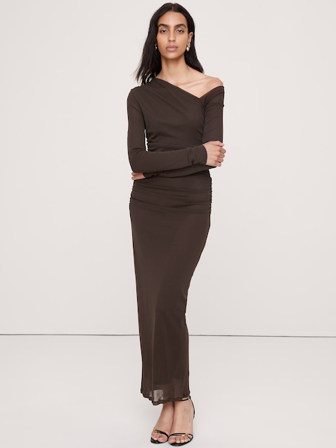 ROBE LONGUE ASYMÉTRIQUE FRONCÉE À MAILLES