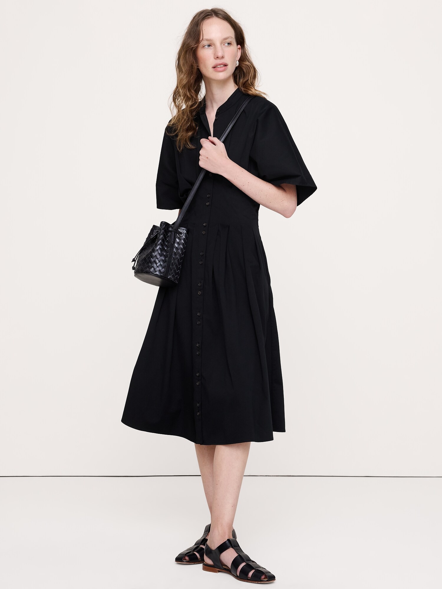 L'image numéro 1 présente Robe mi-longue à plis en coton extensible