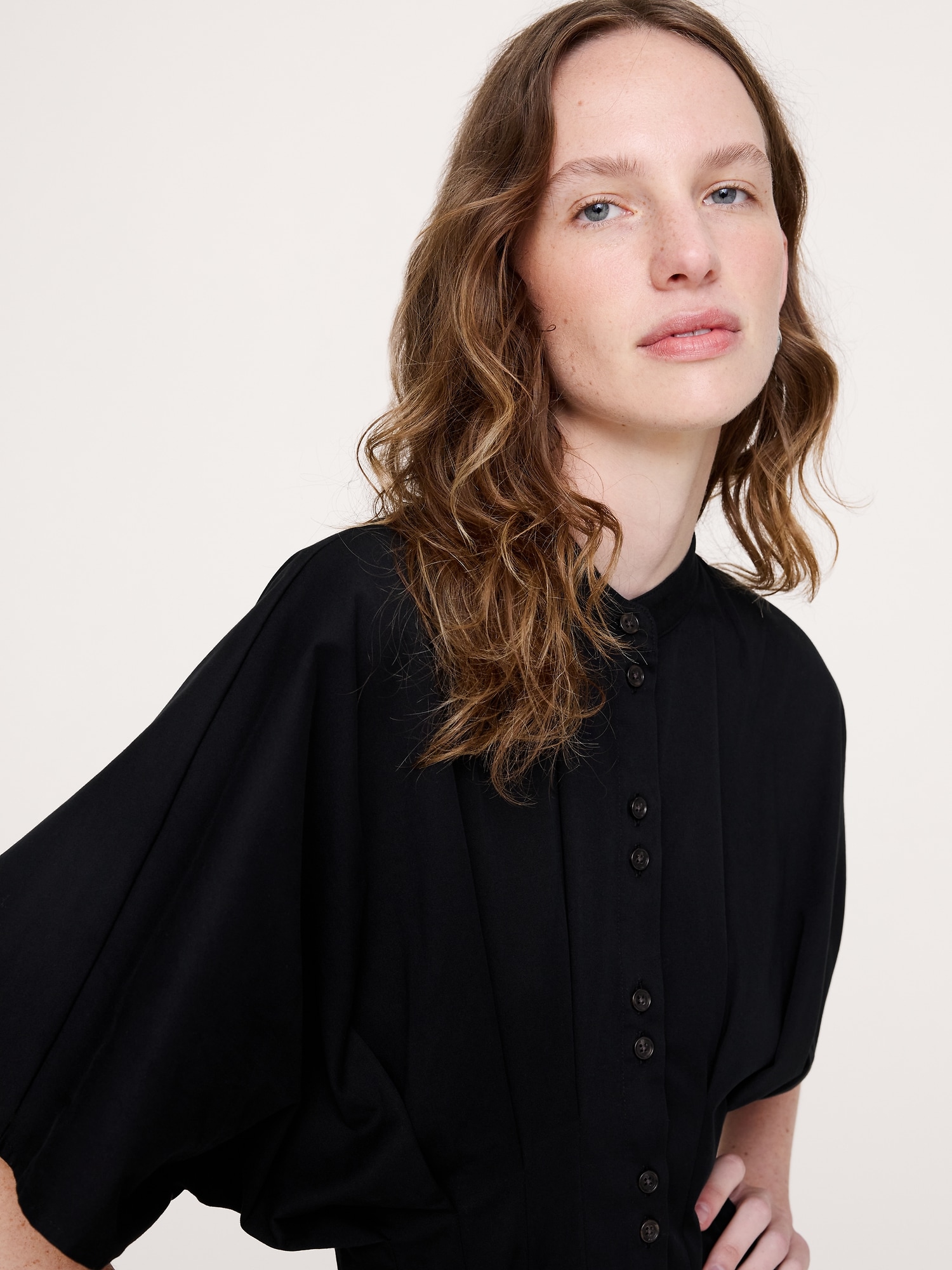 L'image numéro 4 présente Robe mi-longue à plis en coton extensible