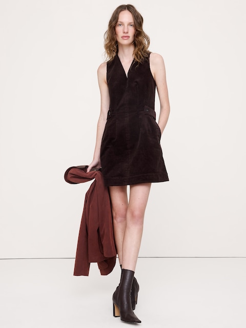 ROBE COURTE EN VELOURS CÔTELÉ À BOUTONS SUR LE CÔTÉ