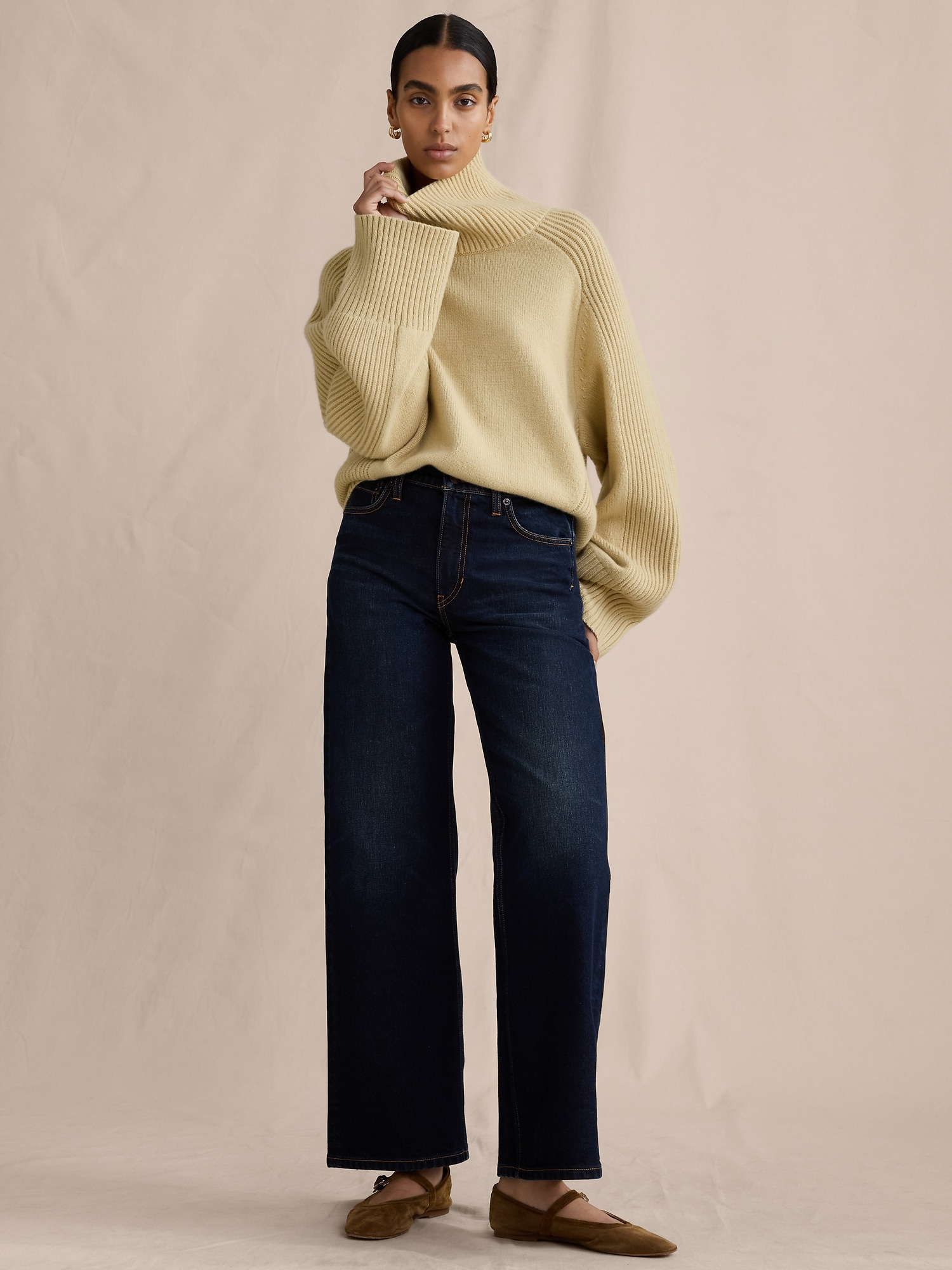 L'image numéro 1 présente Le célèbre jean classique à jambe large