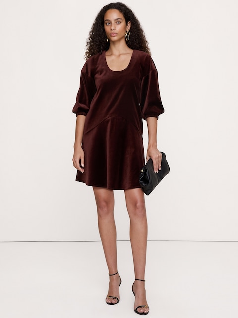 ROBE COURTE EN VELOURS À MANCHES BOUFFANTES