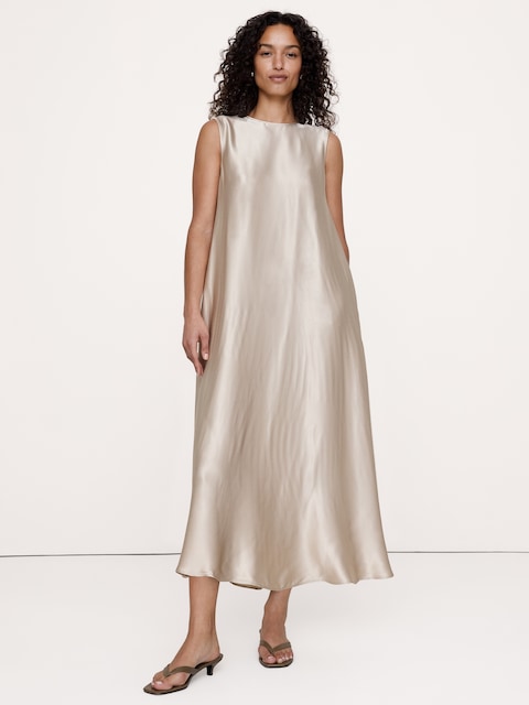 ROBE TRAPÈZE SANS MANCHES EN SATIN ITALIEN