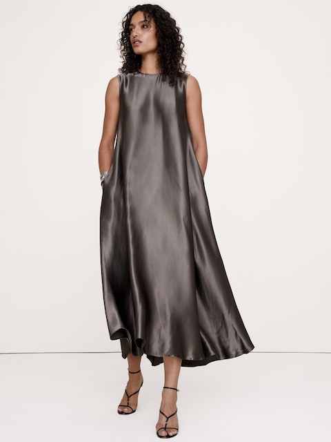 ROBE TRAPÈZE SANS MANCHES EN SATIN ITALIEN