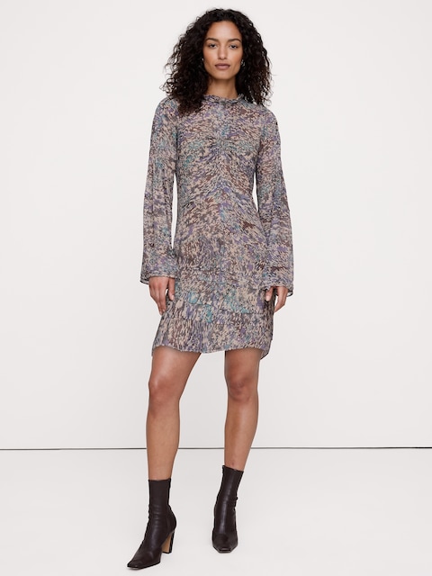 ROBE COURTE EN CRÊPE GEORGETTE À ENCOLURE À VOLANTS