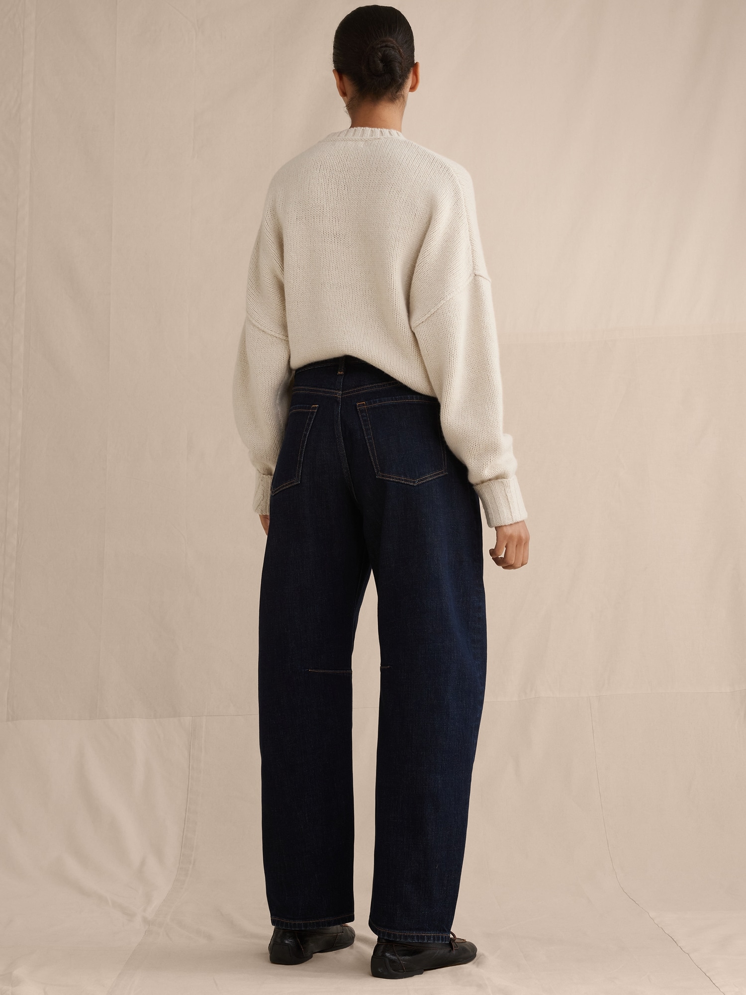 Mid-Rise Barrel Ankle Jean