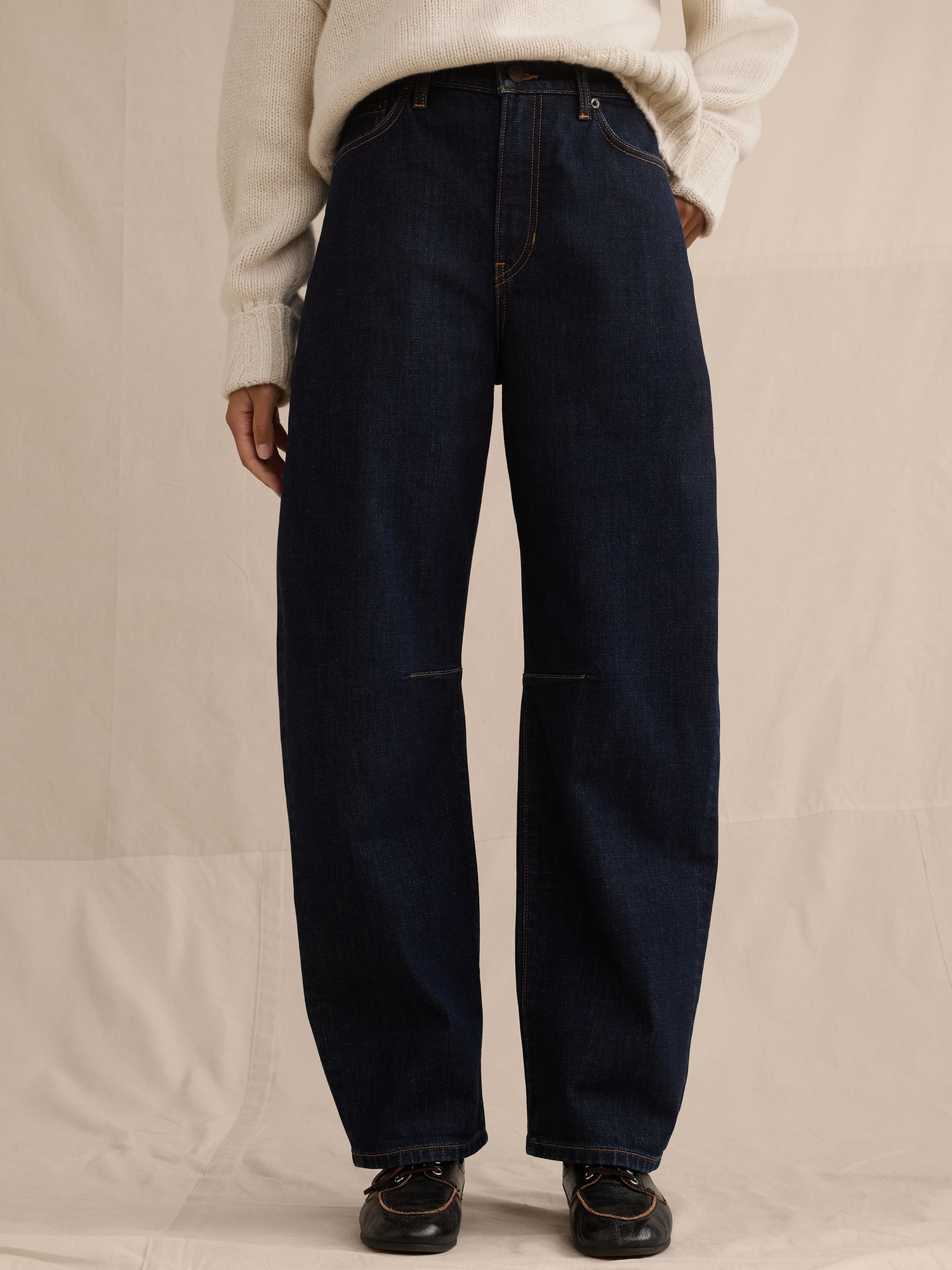 Mid-Rise Barrel Ankle Jean