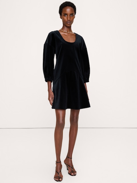 ROBE COURTE EN VELOURS À MANCHES BOUFFANTES