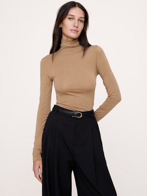 T-SHIRT À COL ROULÉ EN MÉLANGE DE LAINE LUXUEUX