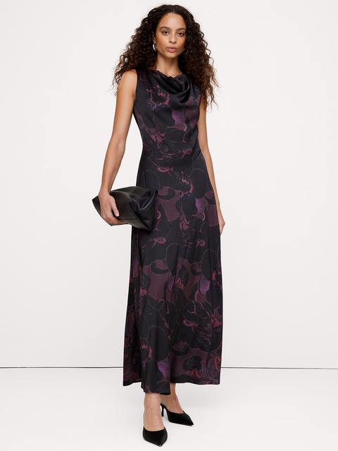 ROBE LONGUE À COL CAGOULE EN SATIN EXTENSIBLE